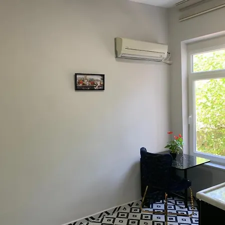 Nearby Taksim Spacious Flat With Duble Bed * Estambul