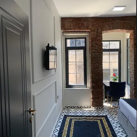 Apartamento Nearby Taksim Spacious Flat With Duble Bed Estambul