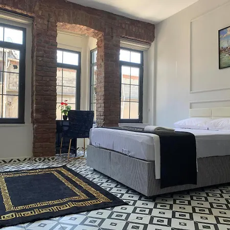 Apartamento Nearby Taksim Spacious Flat With Duble Bed Estambul