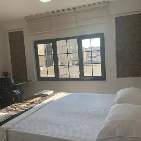 Apartamento Nearby Taksim Spacious Flat With Duble Bed