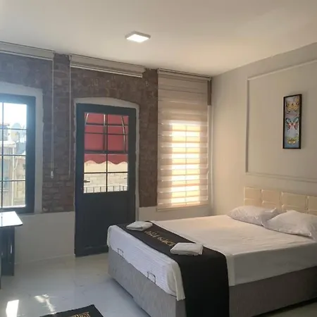 Apartamento Nearby Taksim Spacious Flat With Duble Bed Estambul